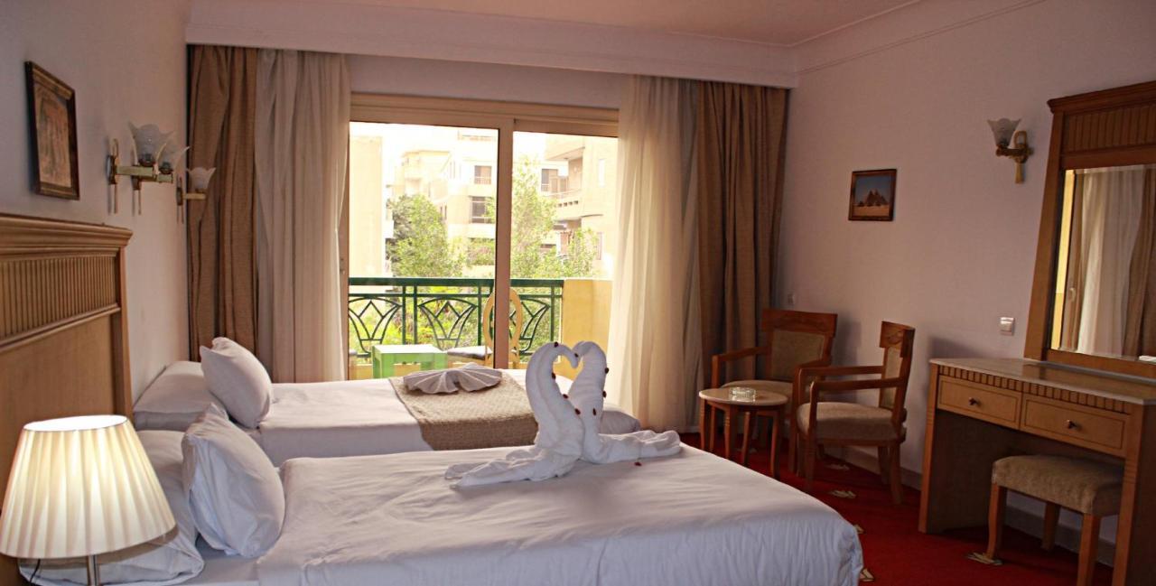Regency Pyramids Hotel Kafret el-Gabal Kültér fotó